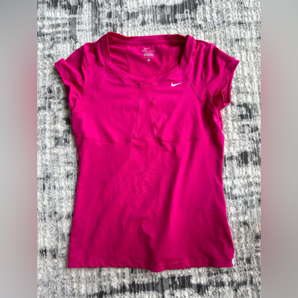 Nike Women's Tennis Shirt. Size Large.